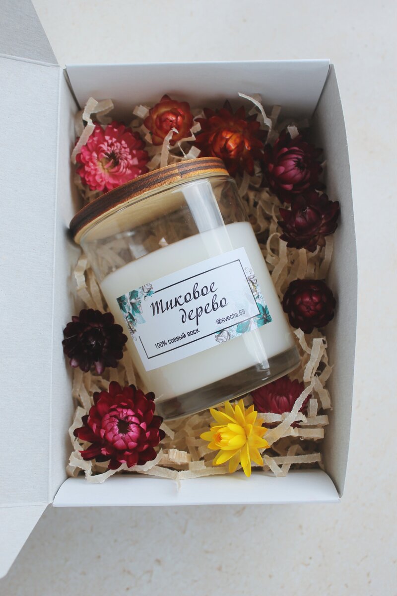 Свеча в стекле в подарочной упаковке 