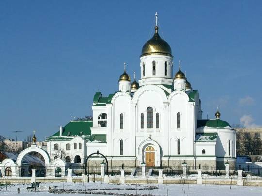 Как купить тур он-лайн дешевле
Собор Рождества Христова – это одна из главных религиозных достопримечательностей столицы Приднестровья – Тирасполя.