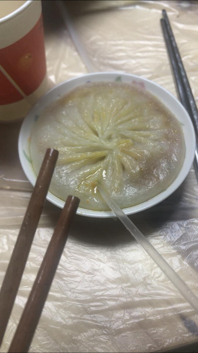 Готовили и необычные пельмени. Жидкость выпиваешь из трубочки