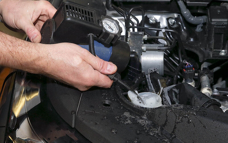 Подавая в бачок воздух от шинного компрессора, мы интенсивно перемешиваем жидкость без риска что-либо повредить.