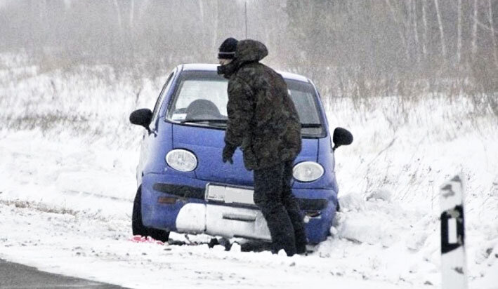 Наотрез отказался демонстрировать датчик бензина)