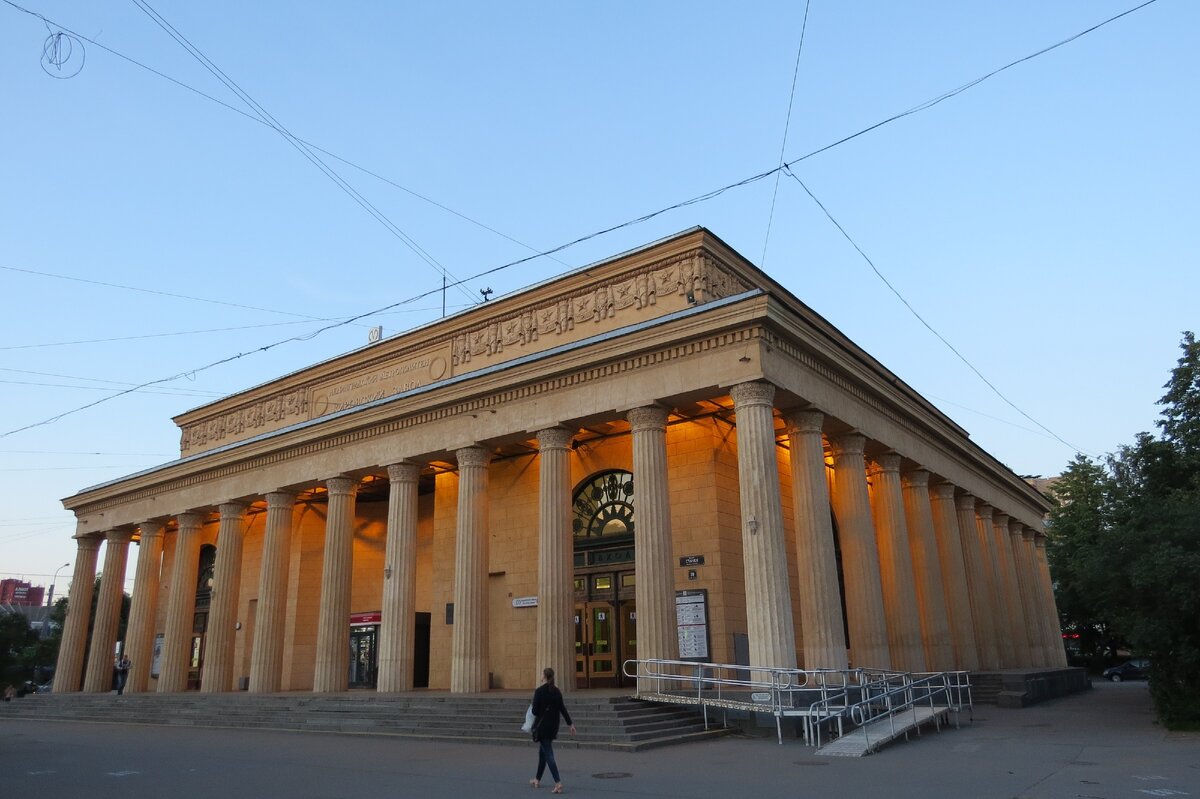 Кировский завод метро фото