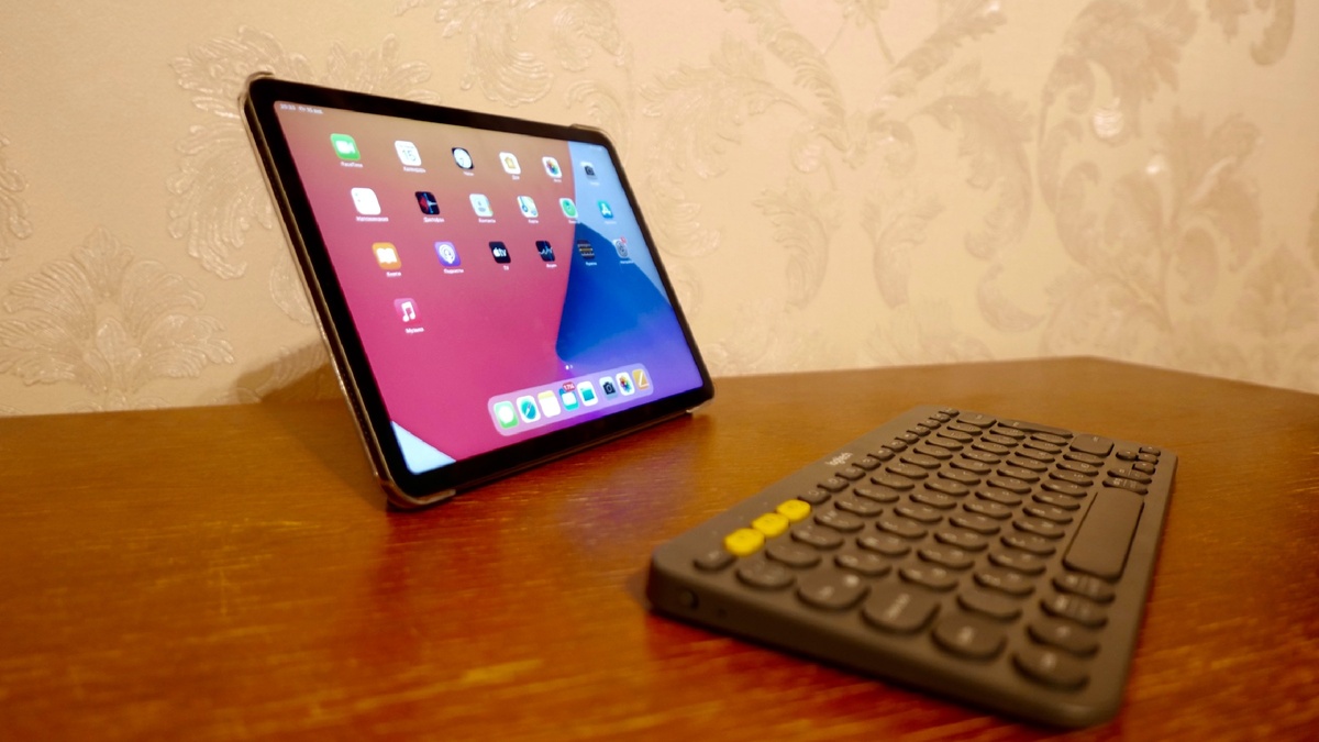 Айпад с клавиатурой от Logitech