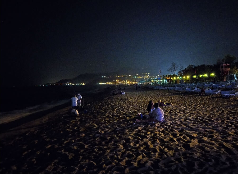 Темнеет, пора бы уже домой