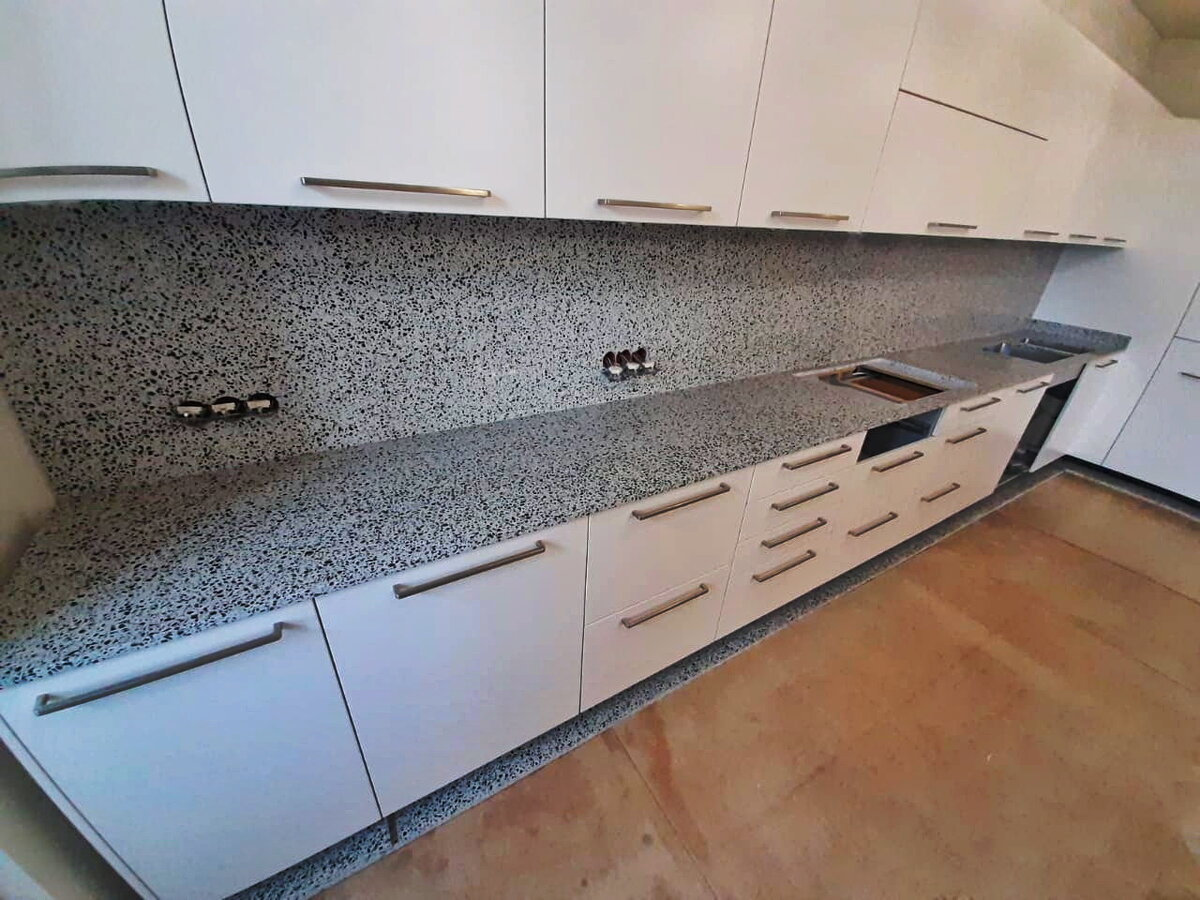 Столешница из кварца Technistone Terazzo White