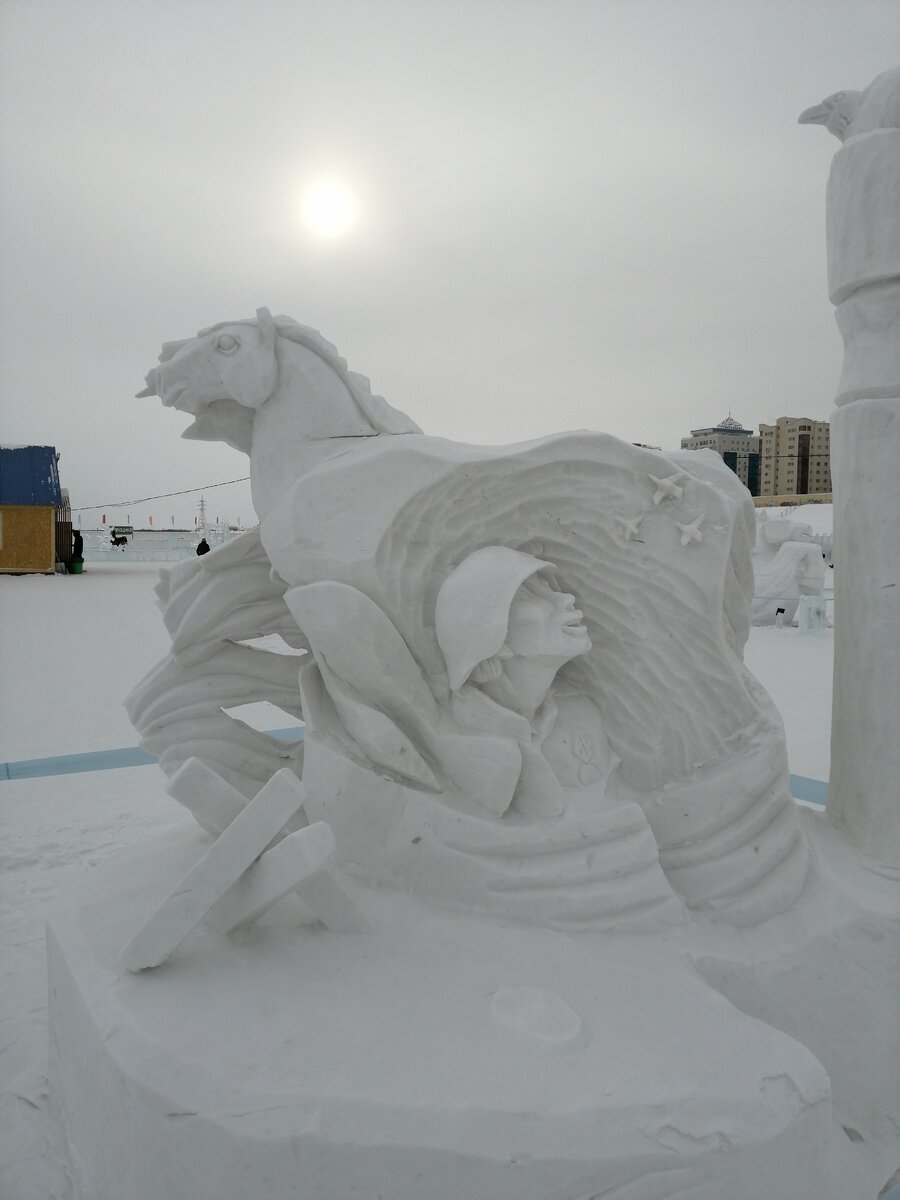Снежная скульптура