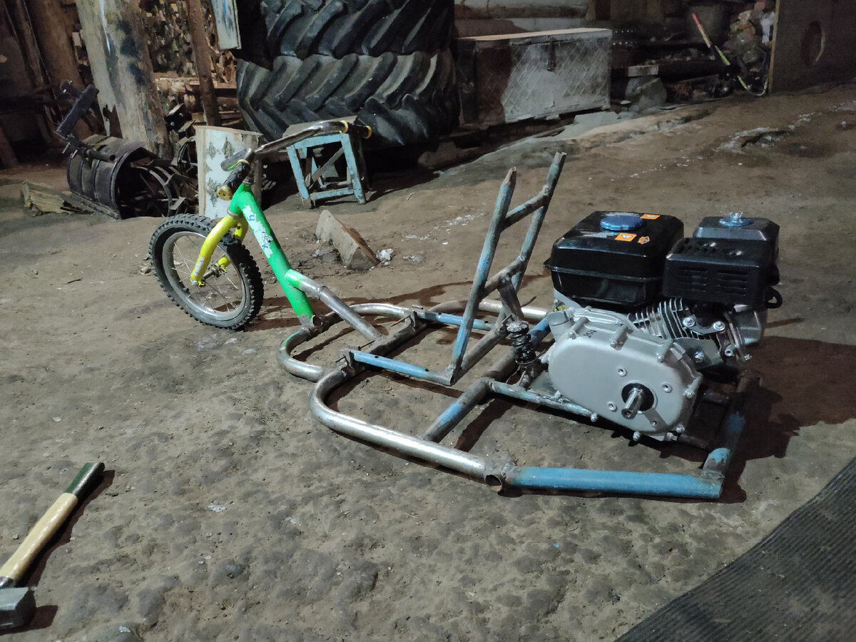 Из всех фото процесса постройки осталось только это. Уххх, кринжово