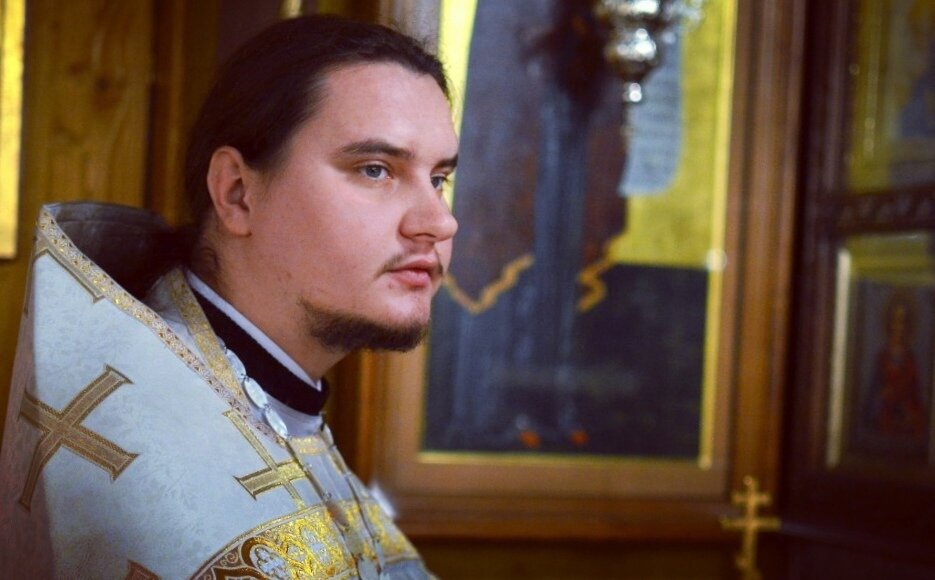 Павел Крысанов  — иерей, поэт, музыкант.