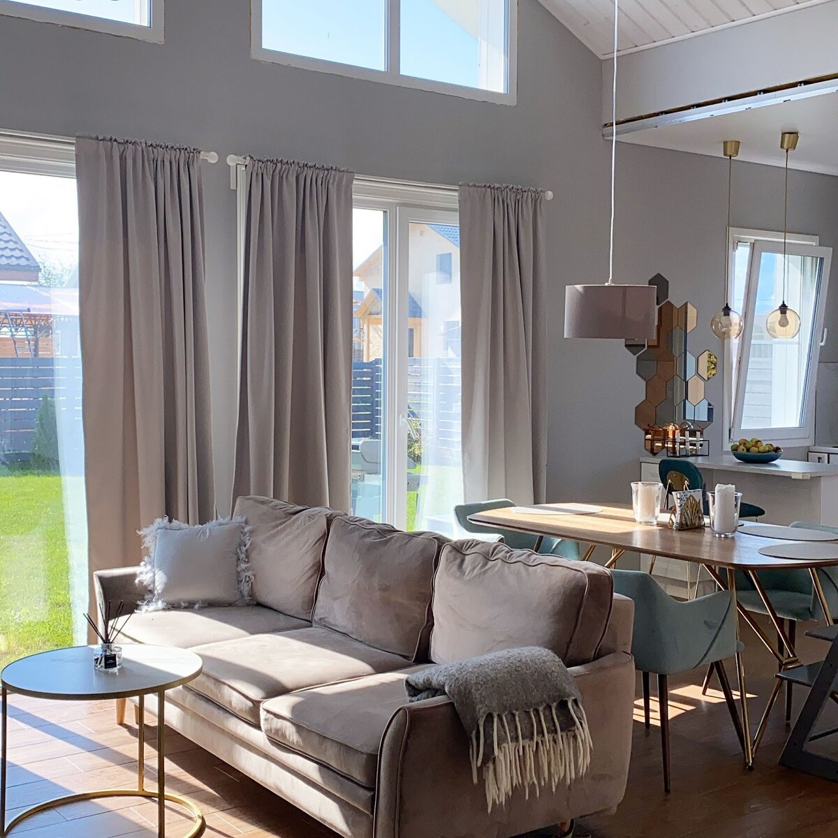 Фото: @mosenka_design. На фото диван Верона Velvet Beige