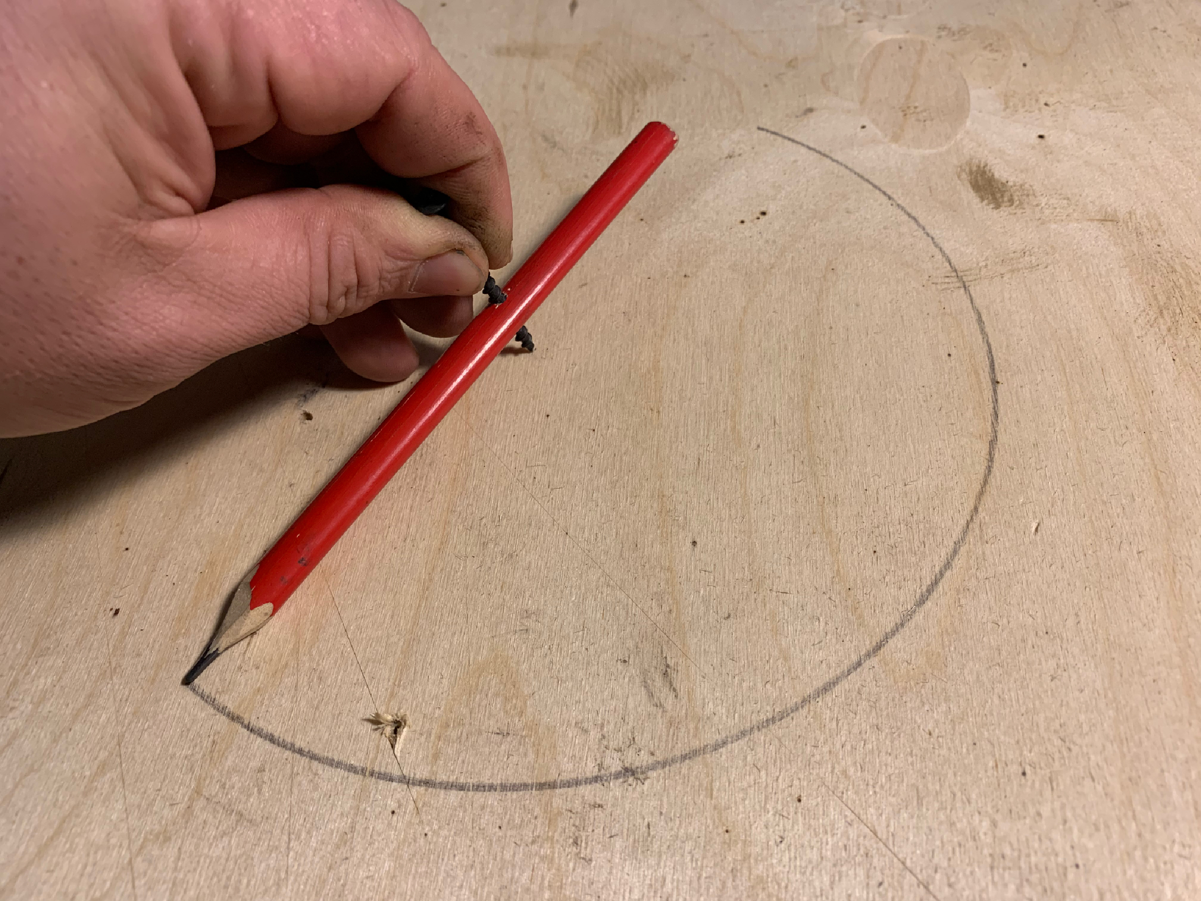 Как вырезать лобзиком круг в столешнице