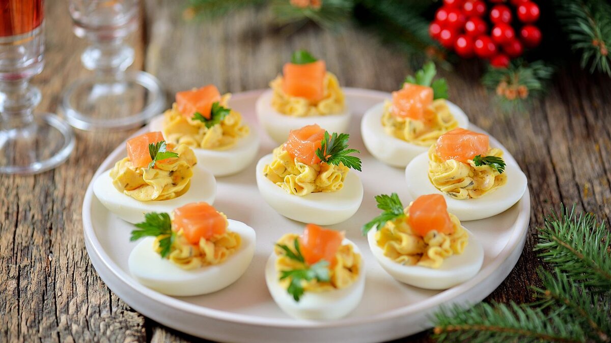 Яйца фаршированные курицей