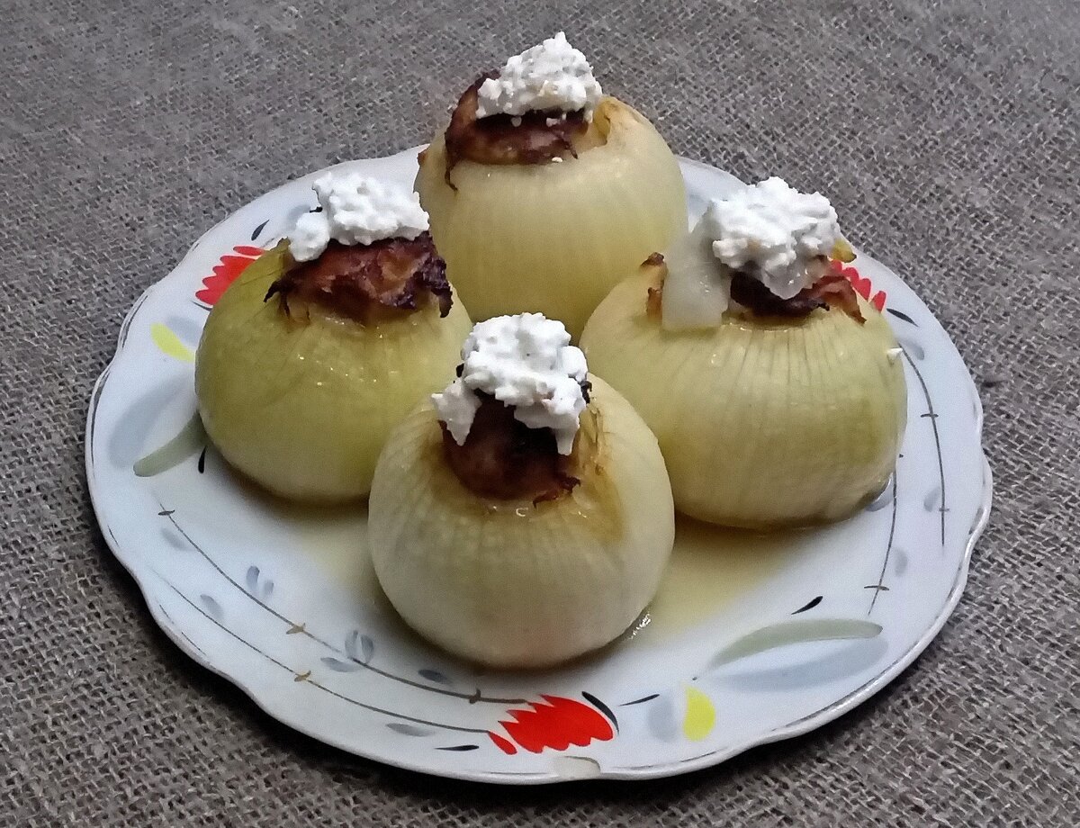 Чиполлино - фаршированный лук