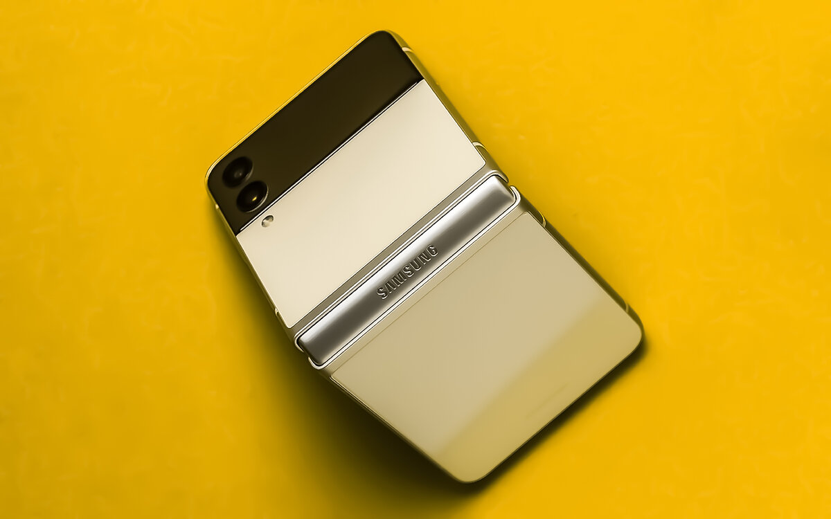 Смартфон Samsung Galaxy Z Flip 3