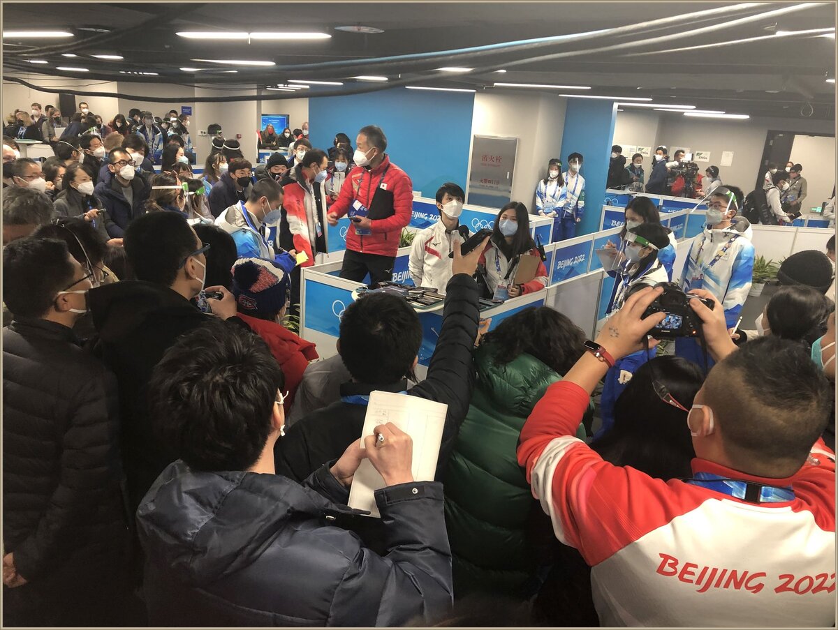 Фото отсюда: https://vk.com/yuzuru_hanyu
