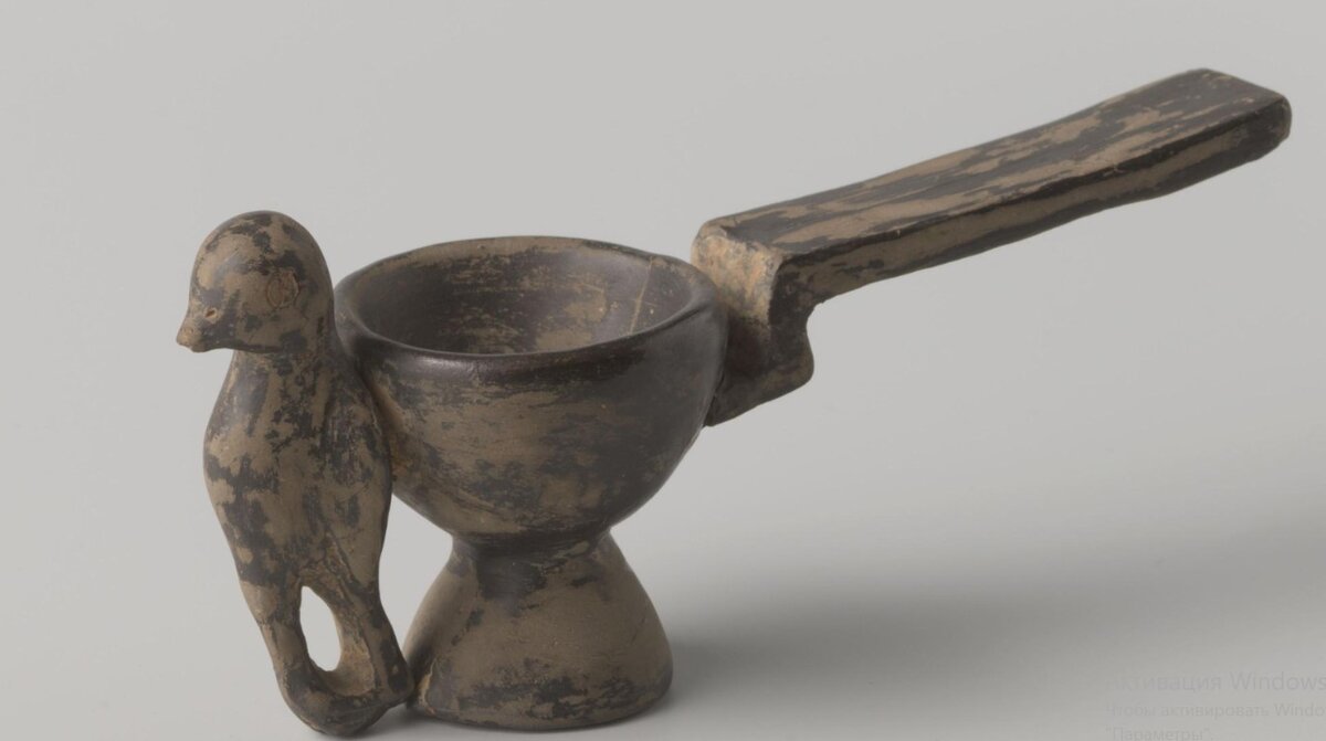 Кстати, ложка может быть и из глины, в виде птички или вообще любой формы. Даже формы "Мне так тяжело, как же так, почему все это?"... 