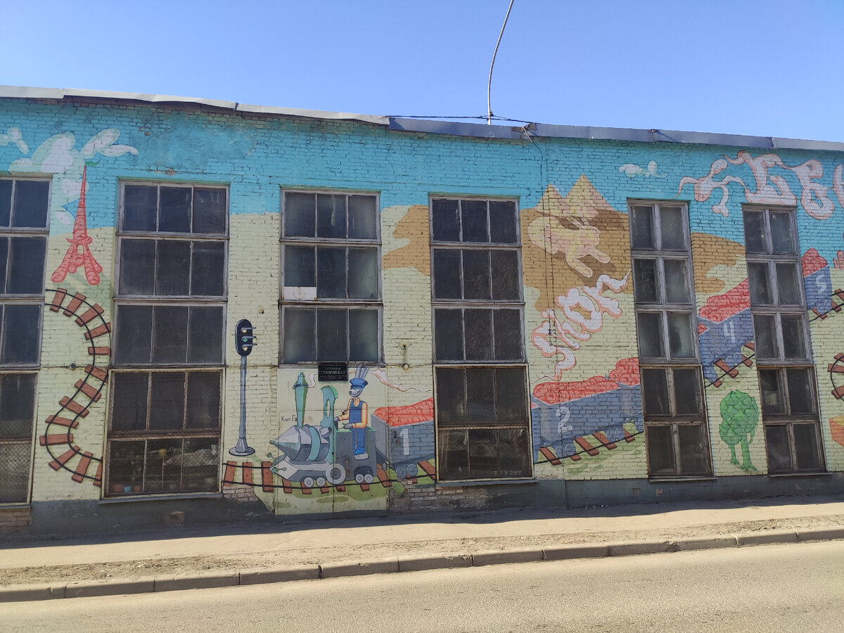 – Я решил сделать так, чтобы людям жилось повеселее. Так родилась история заячьего мира, на которой я оторвался по полной, – рассказывает Шон.