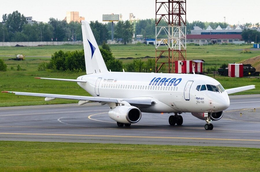 Самолёт SSJ-100 авиакомпании "ИрАэро"