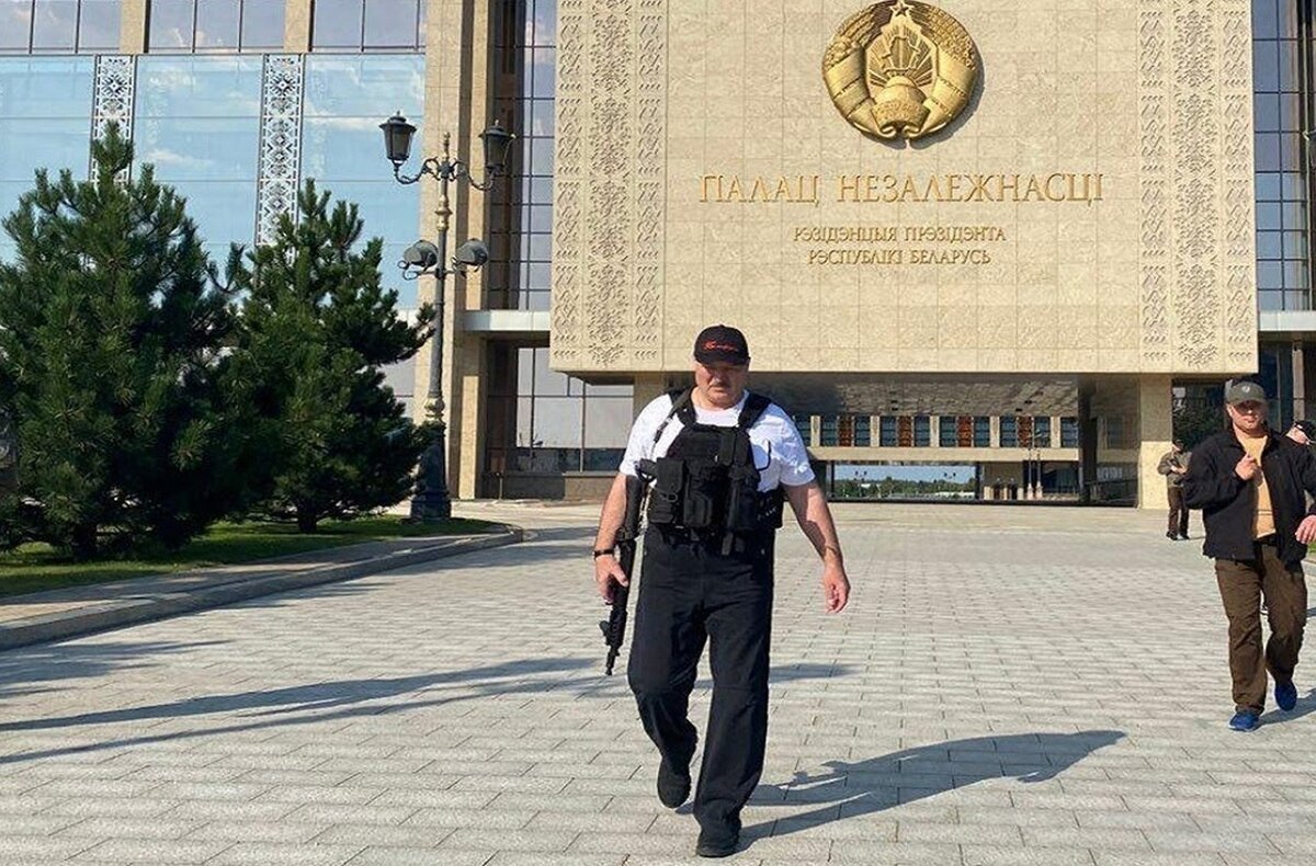 фото Батьки с автоматом из Яндекса