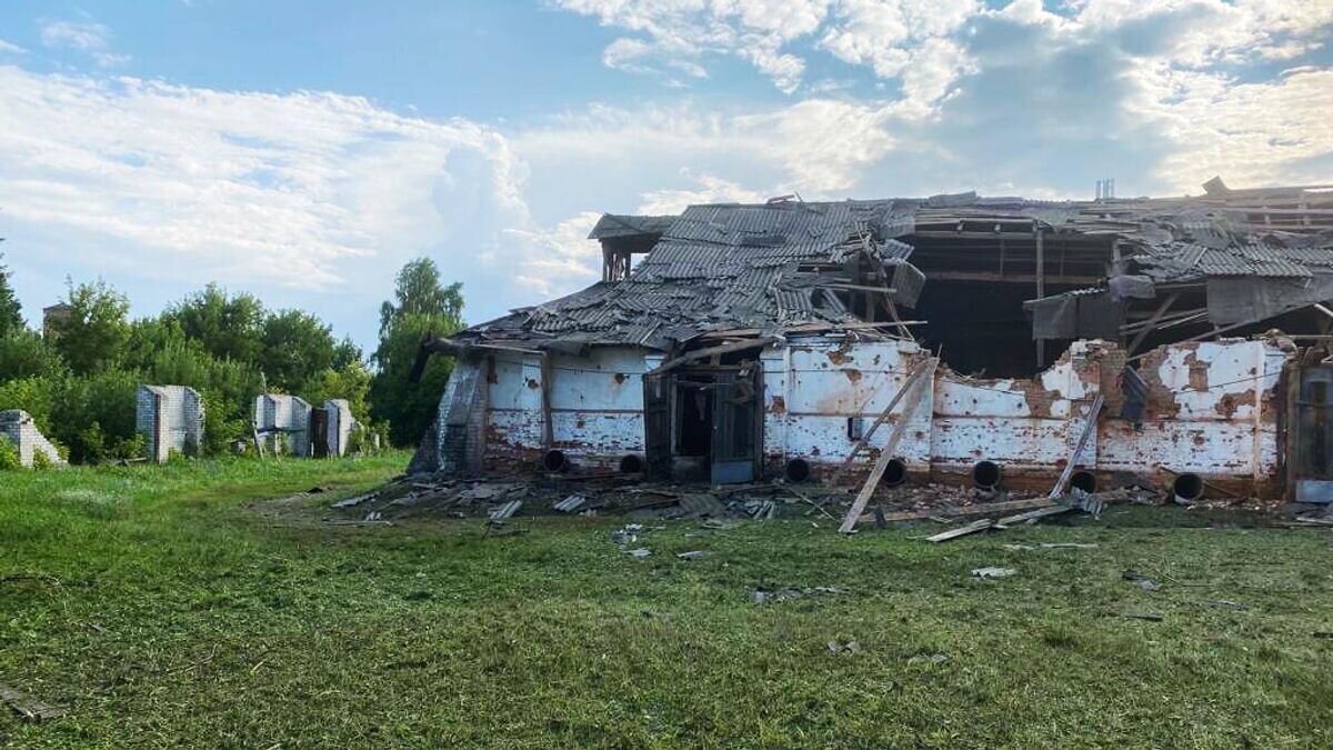    Последствия обстрела поселка Климово© Фото : Александр Богомаз/Telegram