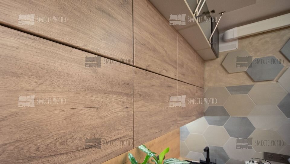 На фасадах установлены газлифты и система Push-to-open