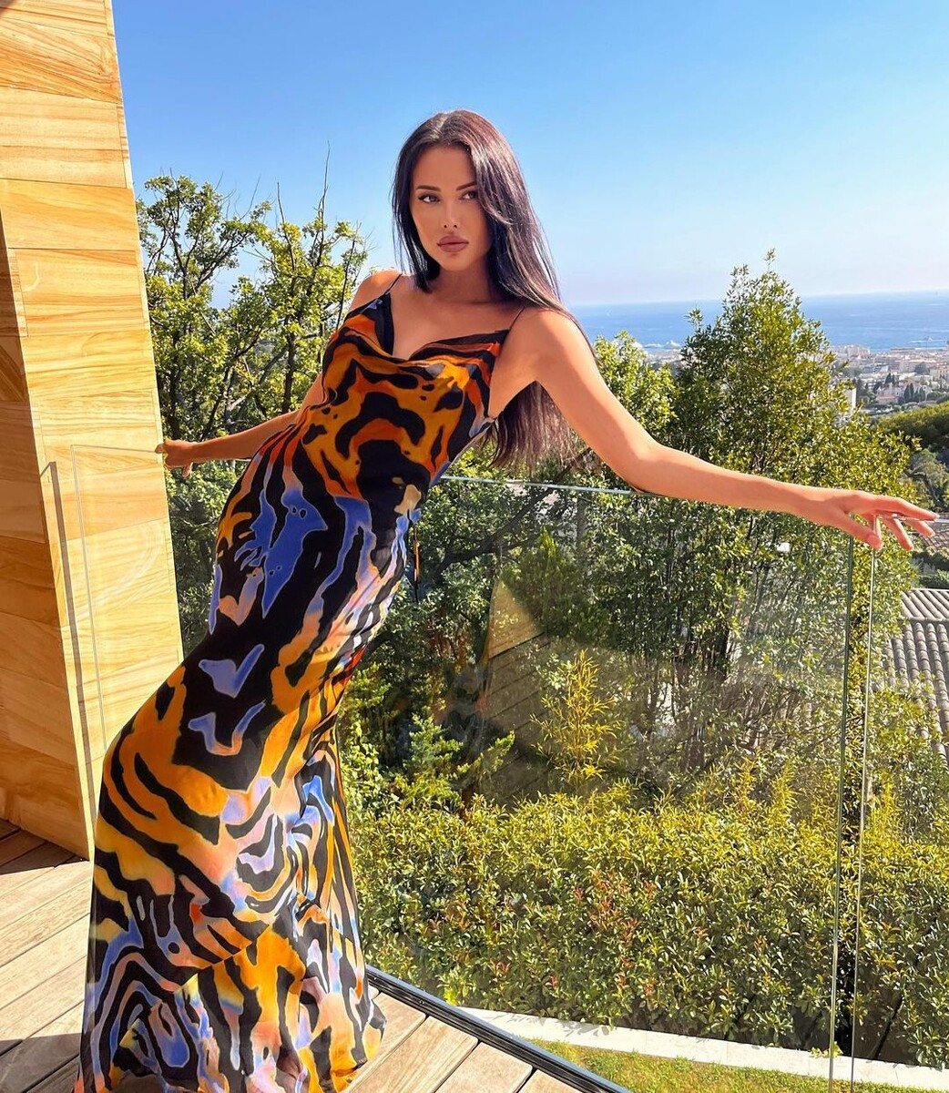    Анастасия показала, что лежит в ее сумке Соцсети Анастасии Решетовой