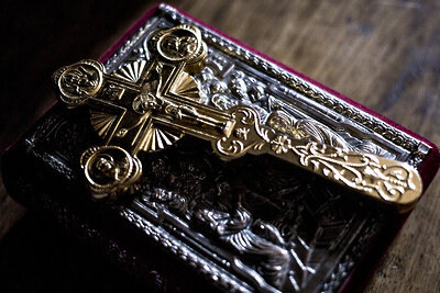    Библия, книга с крестом, религия, православие ©Saint-Petersburg Theological Academy Flickr.com