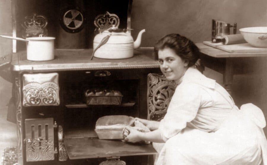 За некоторыми заболевшими работодателями Мэри пыталась ухаживать, что вызывало только осложнения