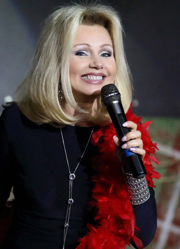 Ирина Климова с удовольствием выступает на сцене с песнями и романсами