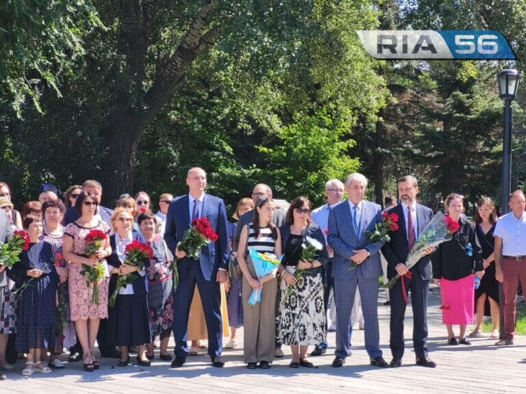    В Оренбург приехала семья знаменитого татарского поэта Мусы Джалиля Белов Михаил Александрович