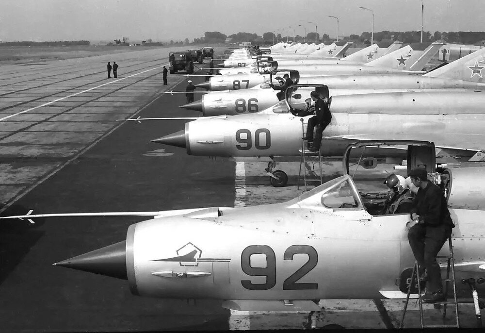 МиГ-21. Источник фото: https://pulse.mail.ru/article/samyj-luchshij-i-massovyj-v-mire-istrebitel-sozdannyj-v-sssr-mig-21-5850646602619633815-6711241313385698495