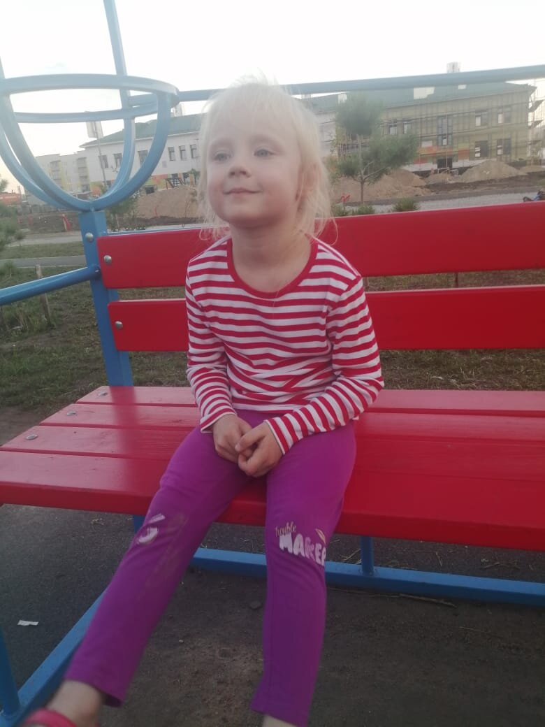 Думает, чтобы такого пожелать на день рождения 🤩🌹🎈