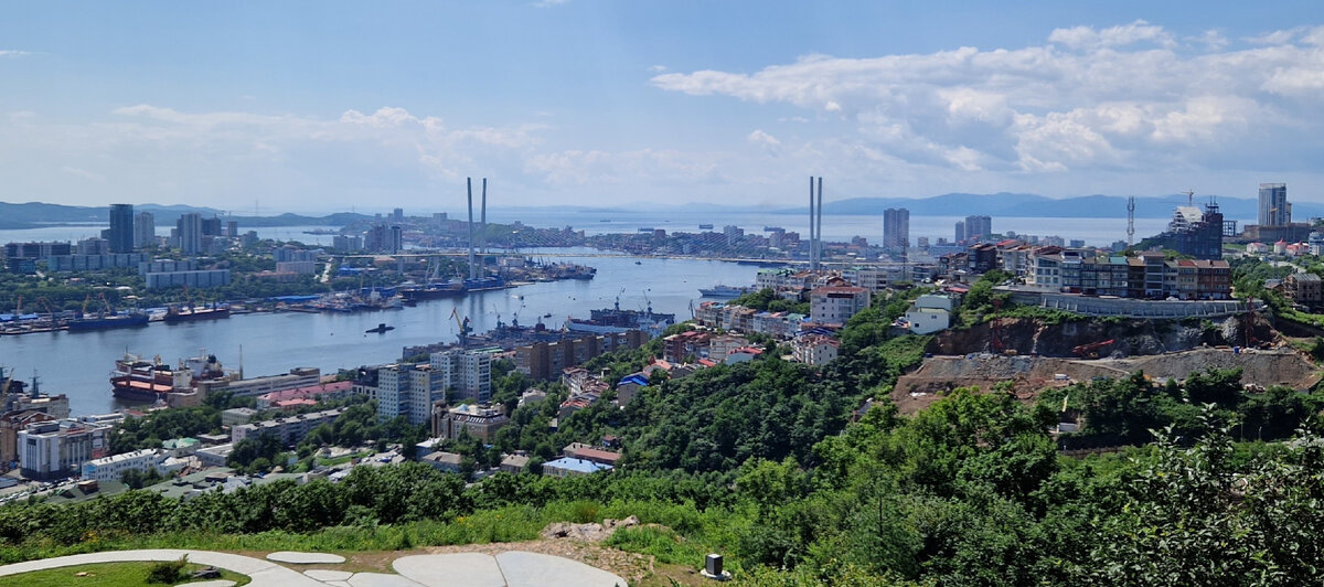 Вид на город с Нагорного парка на сопке Тюменской.