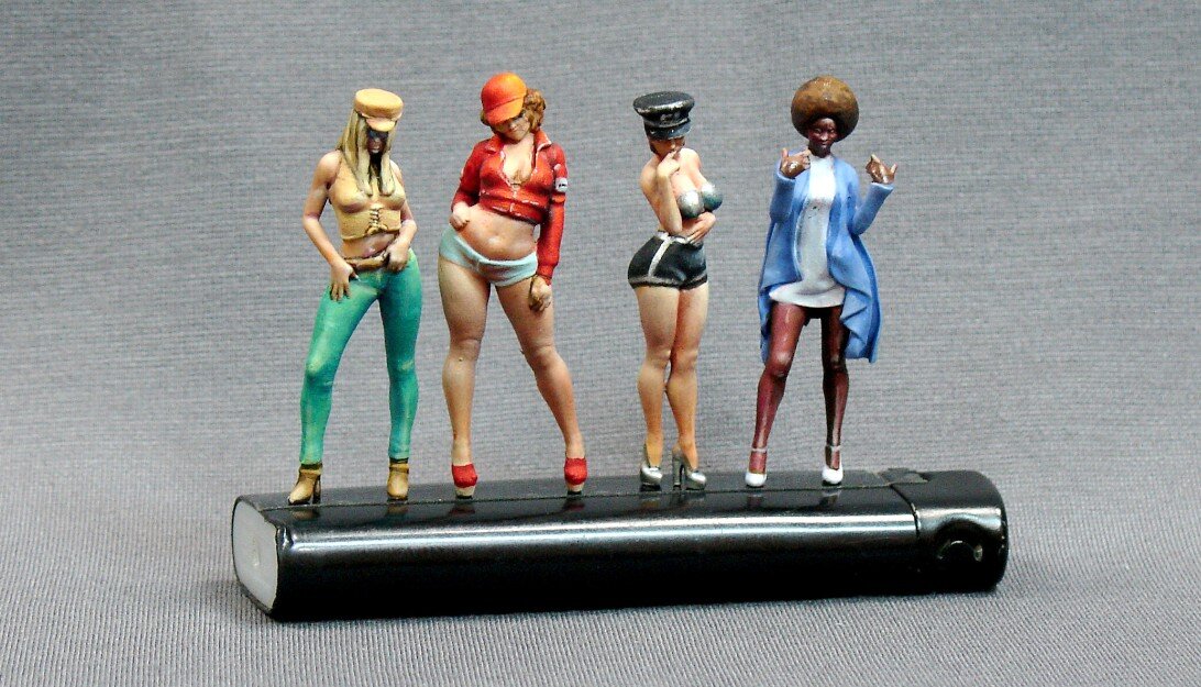 Женщины бывают разные. Даже если они в масштабе 1:43