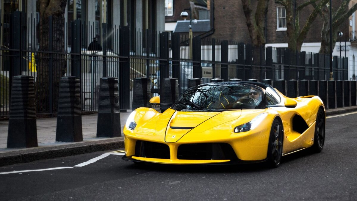 Ferrari LAFERRARI зеленая