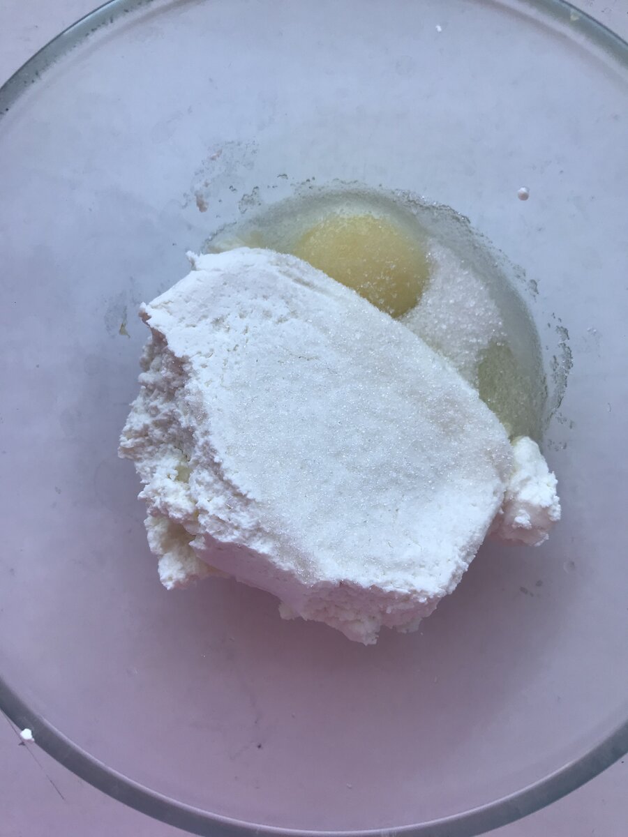 Подбираем глубокую чашу для размешивание ингредиентов.