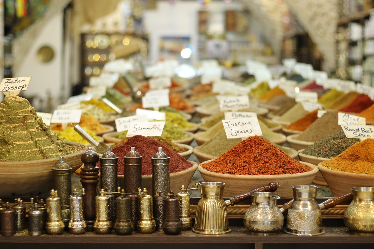 https://cdn.pixabay.com/photo/2019/04/26/13/40/spices-4157529_960_720.jpg