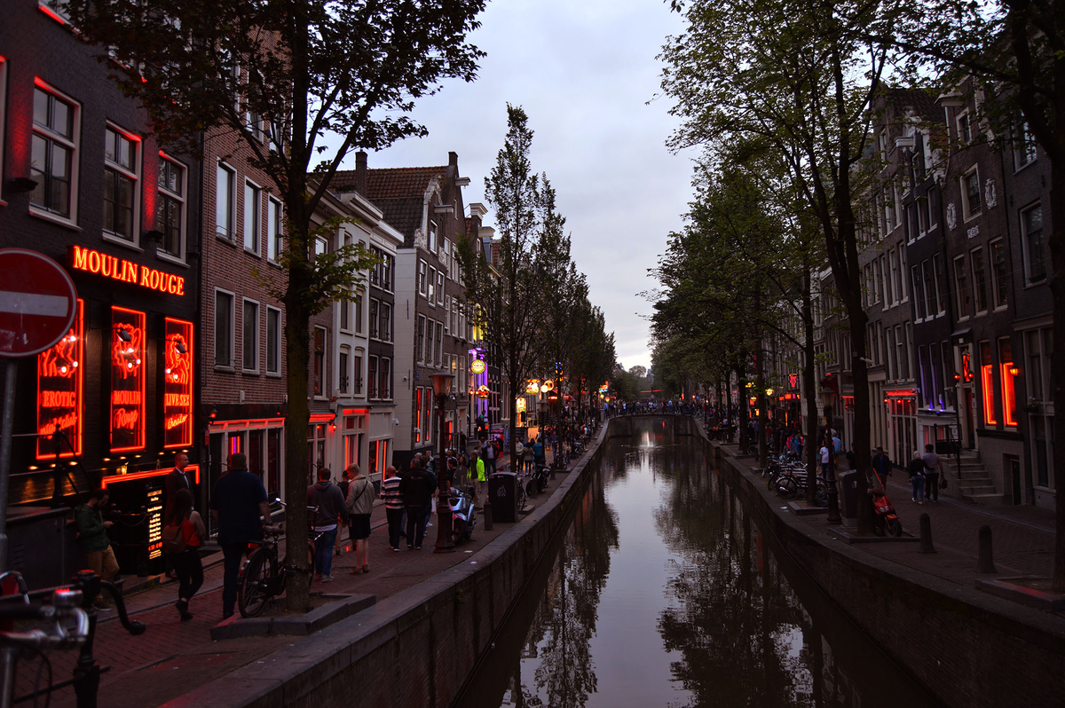 Вся правда о Квартале красных фонарей в Амстердаме