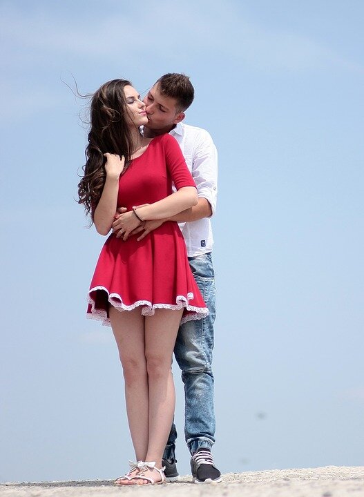 https://cdn.pixabay.com/photo/2016/07/07/15/58/couple-1502616_960_720.jpg