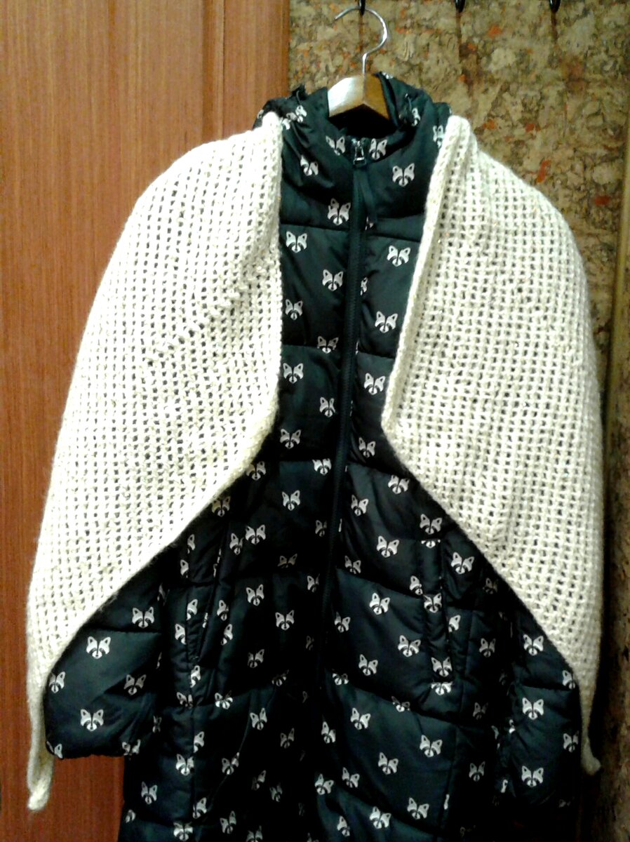 Ажурный светло-молочный палантин