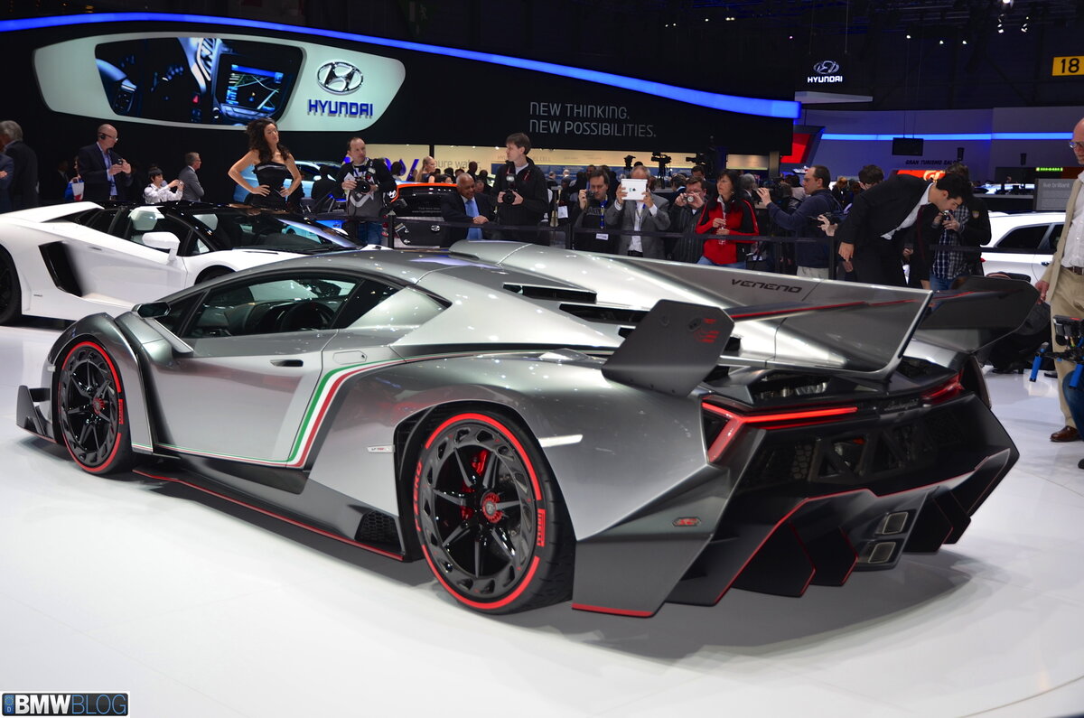 Lamborghini Veneno 2020 салон. Lamborghini Veneno в России. Lamborghini Veneno зад. Ламборгини Вилар.