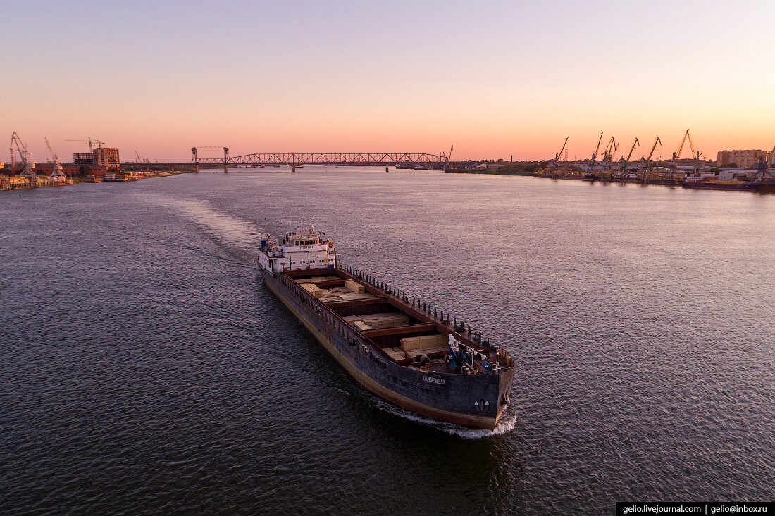 Морской астраханская область. Порт армада астрахань. Грузовой порт астрахань. Волго-каспийский судоремонтный завод астрахань. Речной порт астрахань.