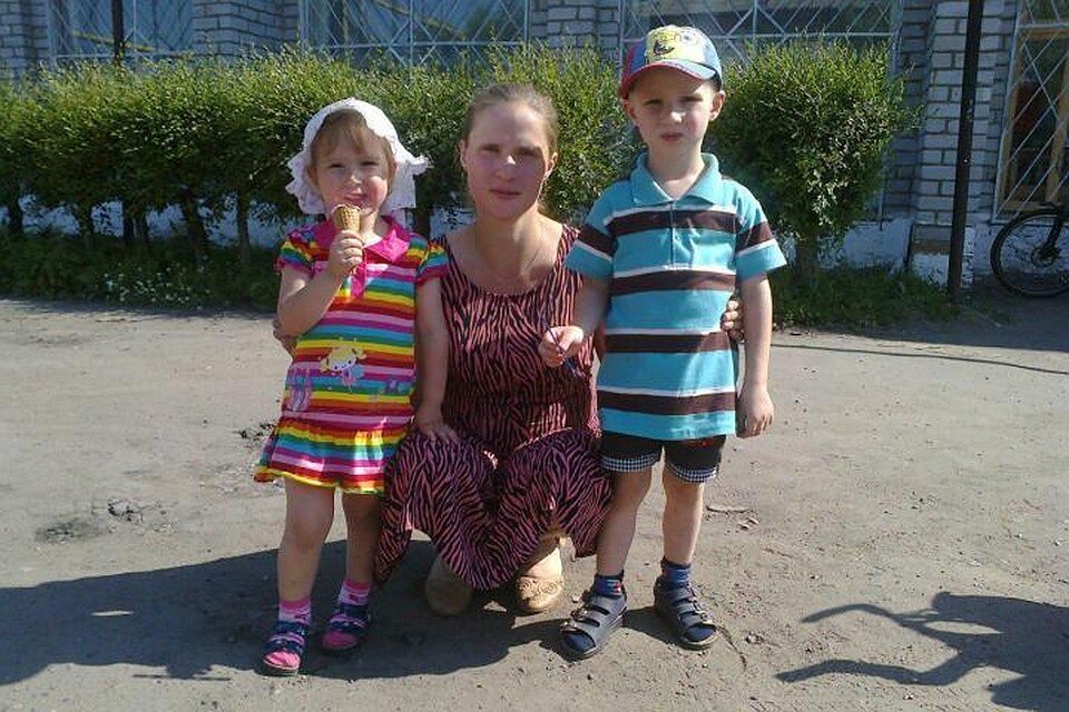 Марина Черемисина с двумя из четырех своих детей