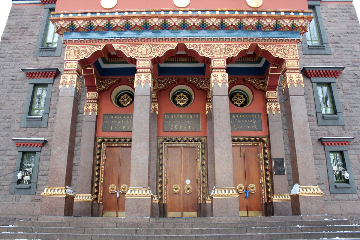 Вход в Дацан