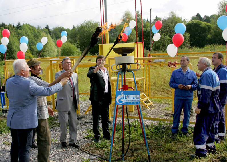 Открытие газа. Поселок газопровод. Газификация населения. Распределительный газопровод в деревнях:. Газопровод в деревне.