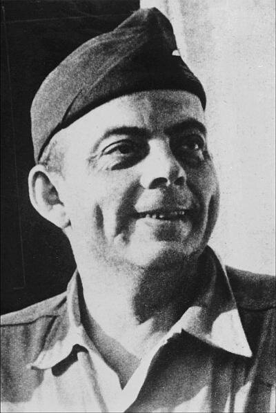 Антуан де Сент-Экзюпери – известный французский писатель, поэт и эссеист, профессиональный лётчик (1900-!944).