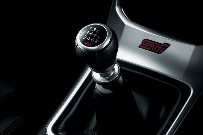 «Механику» не всегда экономичнее АКПП. | Фото: images.carscoops.com
