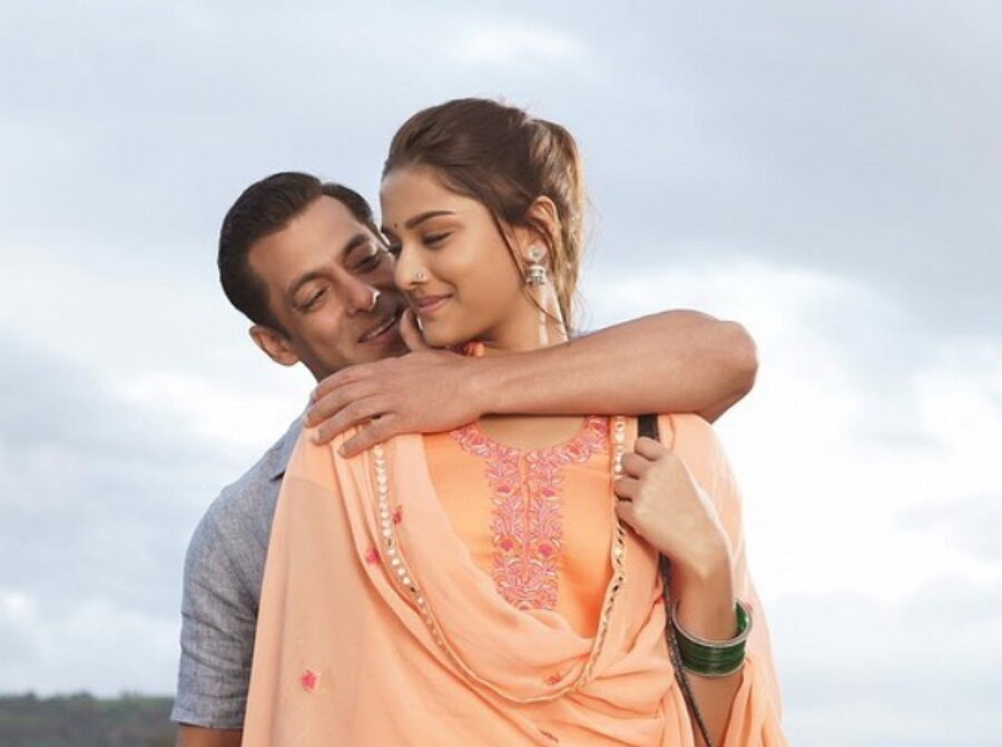 Сайи Манджрекар и Салман Кхан / источник всех фото: https://www.instagram.com/saieemmanjrekar/