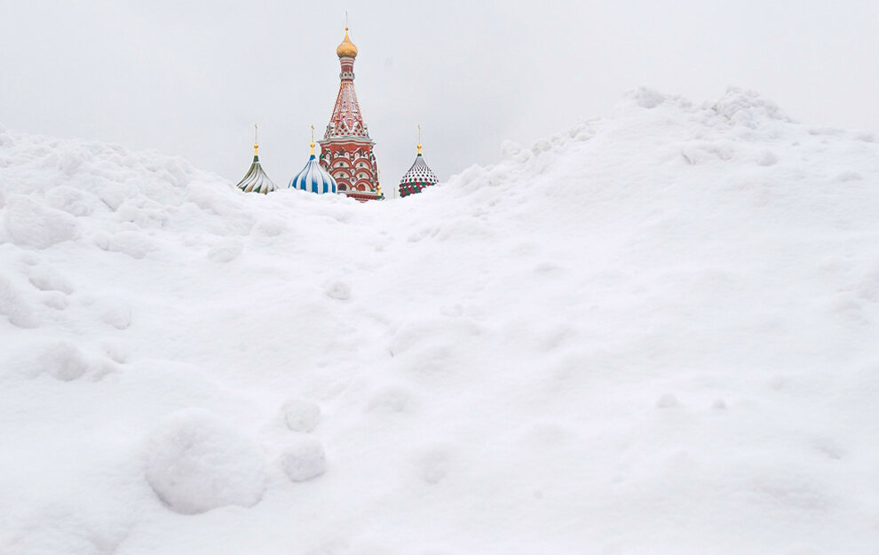 Снег на красной площади