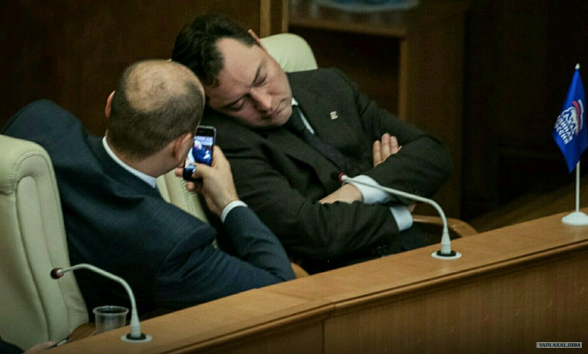 Госслужащие вернутся к учёбе. Фото: yaplakal.com.