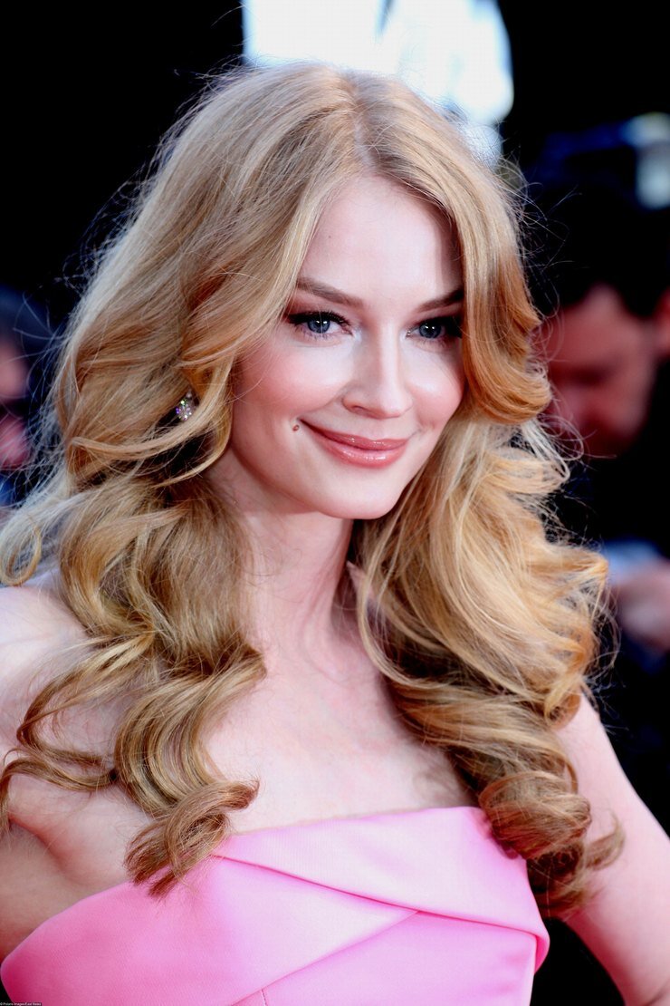 Привлекательная блондинка. 